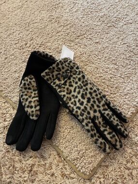 Time and Tru Leopard Print and Black Women's Touchscreen Gloves